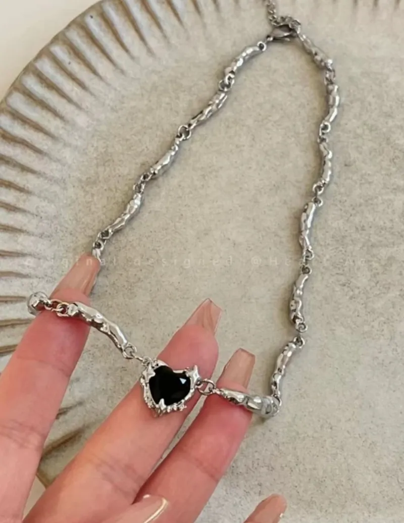 Collar con adorno de corazón 