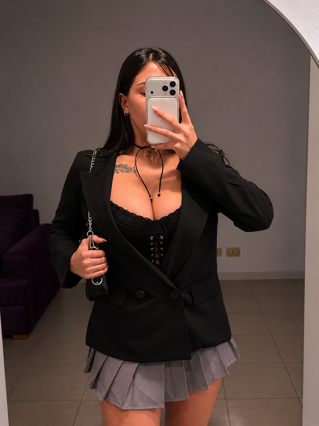 Elegancia, actitud y un toque dark chic.
Outfits que hacen que no pases desapercibida✨